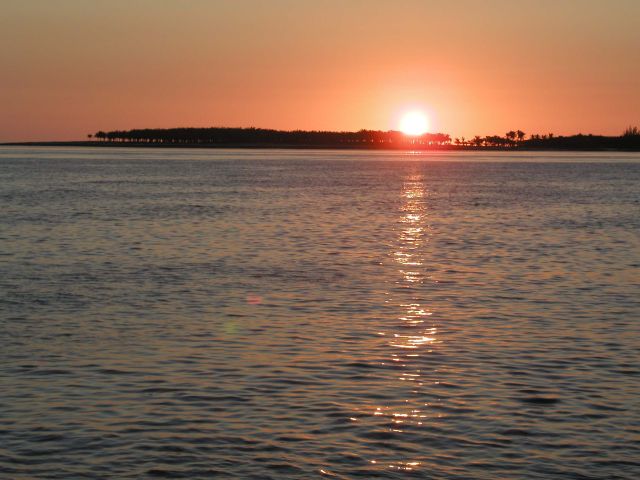 The sun sets on another dive day - on to the Berry Islands!!