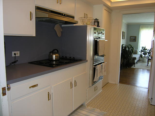 Left side of the kitchen